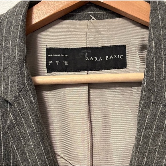 Zara Pinstripe suit blazer - small PTP 18 inch - Picture 6 of 9